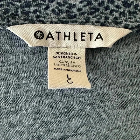 Athleta Chrome Blue Cheetah Breezy Scoop V-Neck Athleisure Tee Shirt SZ L #2135 - Picture 8 of 11